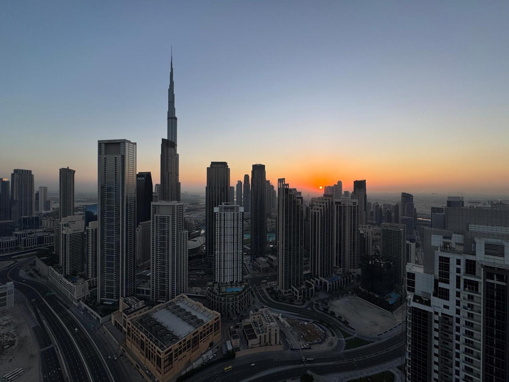 Paramount Tower Hotel And Residences With Infinity Sky Pool Dubai Dış mekan fotoğraf