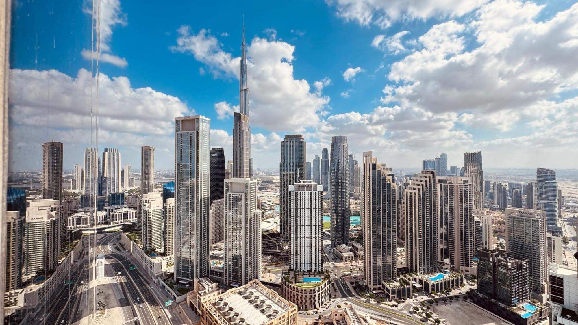 Paramount Tower Hotel And Residences With Infinity Sky Pool Dubai Dış mekan fotoğraf